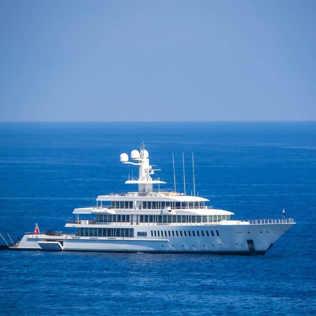 This image has an empty alt attribute; its file name is fountainhead-yacht-in-blue-water-1024x1024.jpg