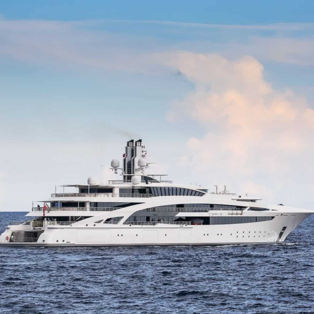 i dynasty yacht scenic image