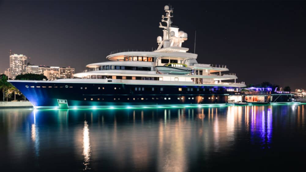 luna yacht