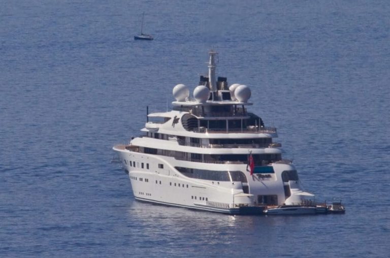 Sheikh Mansour A yacht