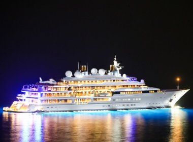 katara yacht night