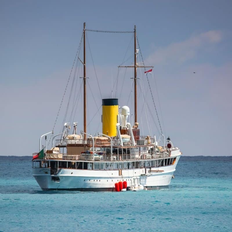 ss delphine yacht scenic image