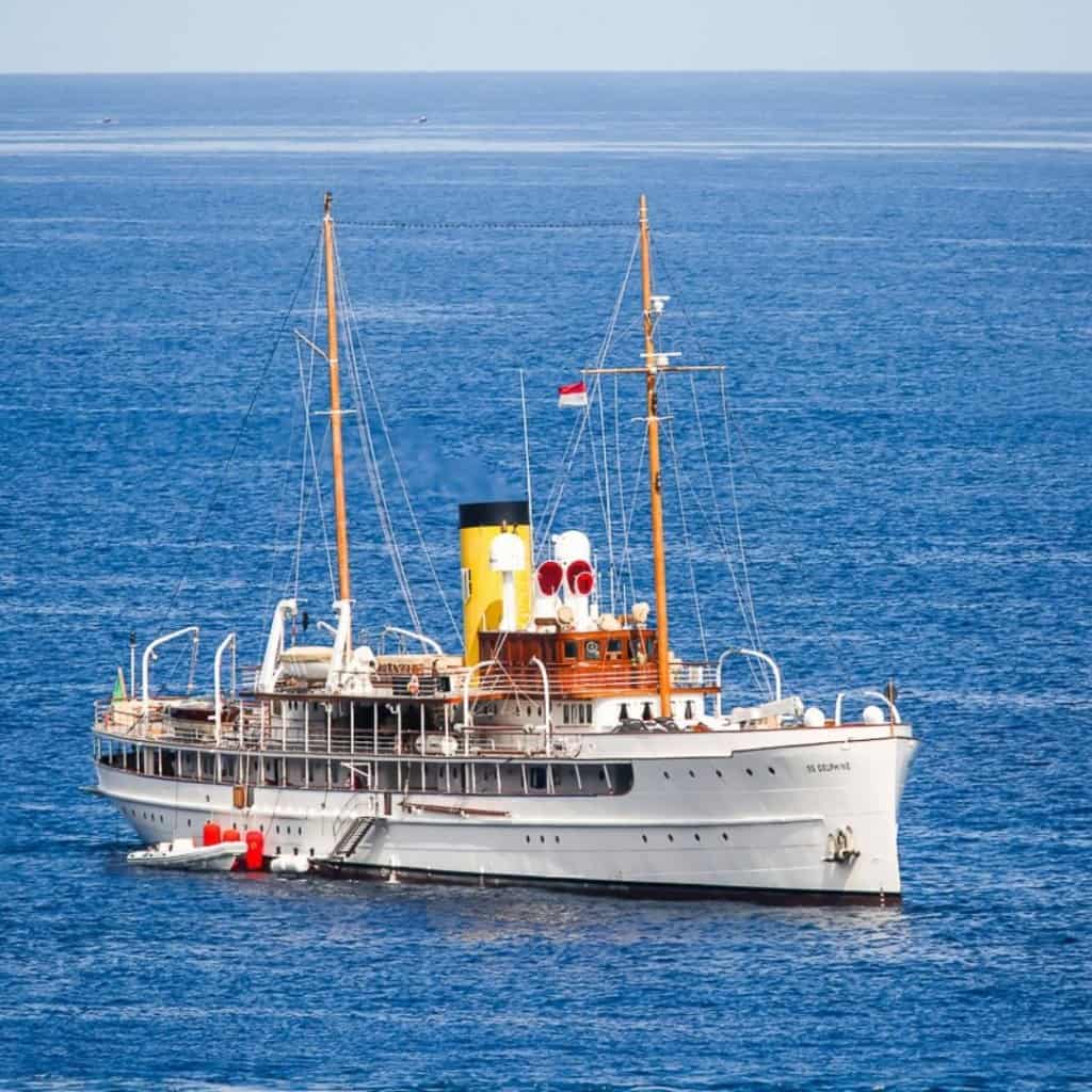 ss delphine yacht side image