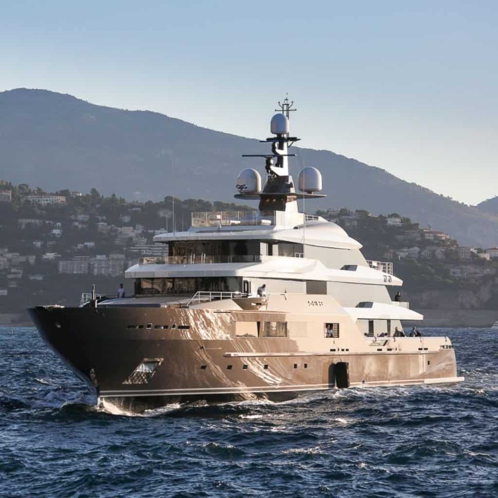 solo yacht image 1