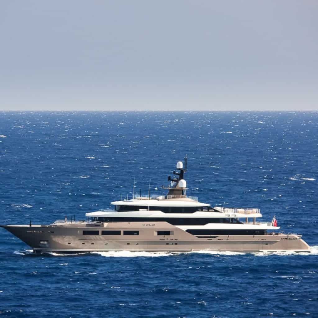 solo yacht side image