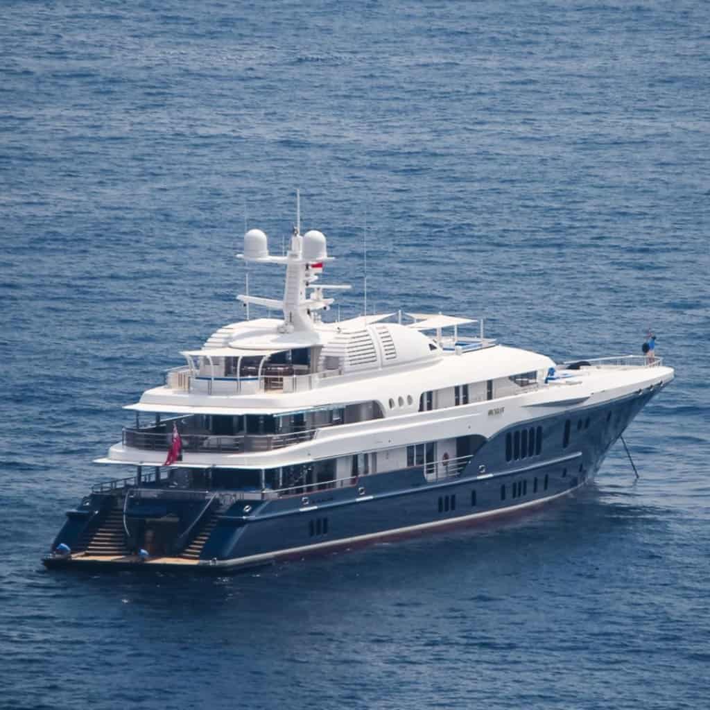 sycara v yacht side image