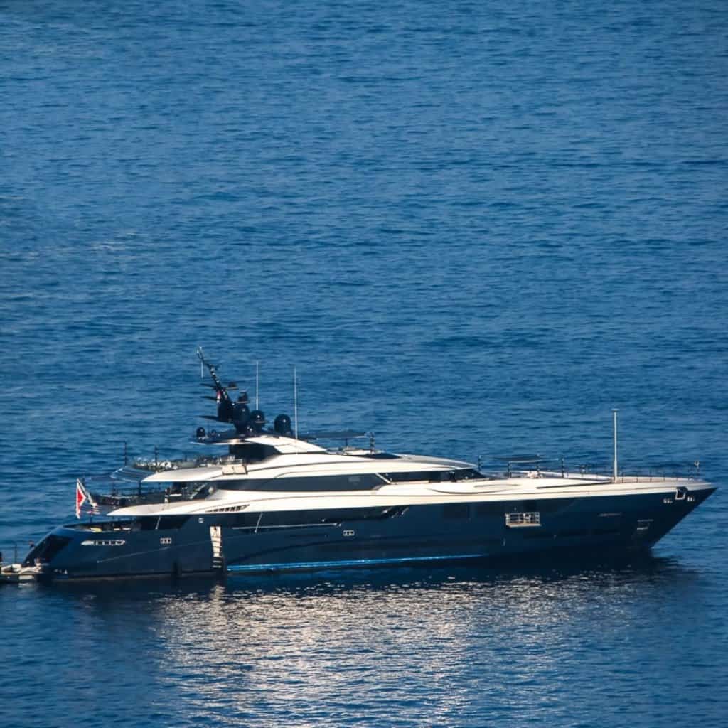 yacht sarastar front