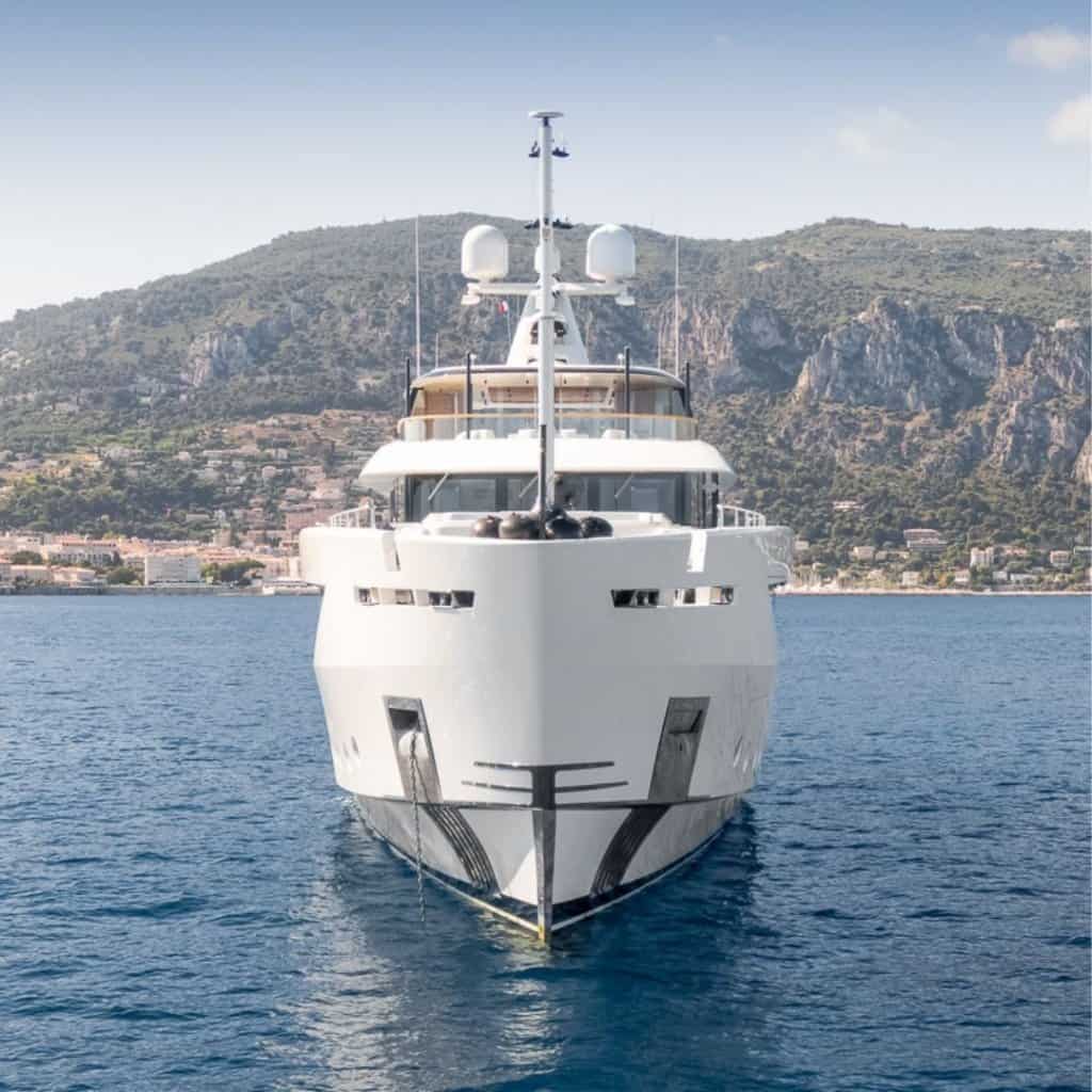 c yacht front image
