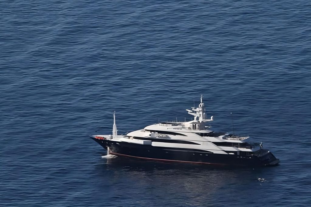 amevi yacht dront shot
