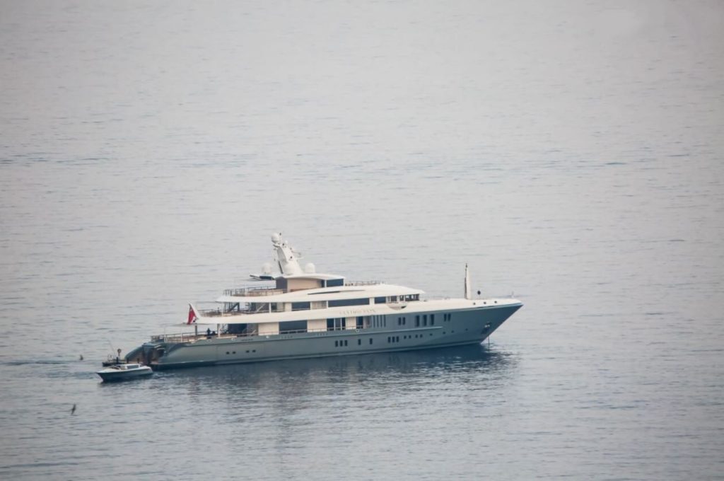 dytan yacht long shot