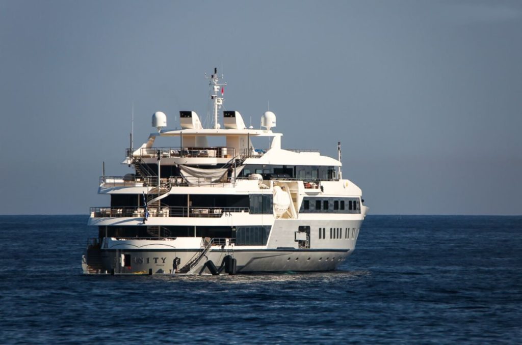 serenity yacht stern 2