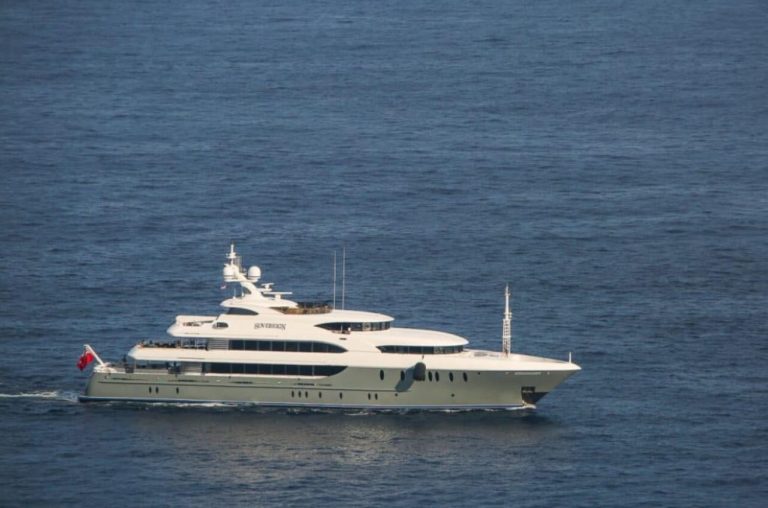 loon yacht